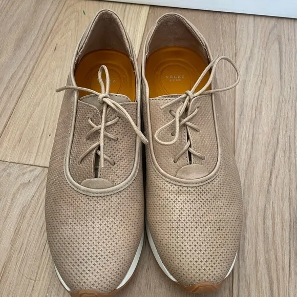 Velez‎ size 6 Genuine Colombian Leather Lace Up minimalist Casual Sneakers EUC