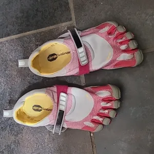 Vibram Fivefingers Barefoot Running Minimalist Shoes Size 41 Or 9/9.5