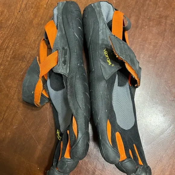 Vibram FiveFingers Mens Barefoot  44 (US 10) Orange M1483 Water Shoes Minimalist