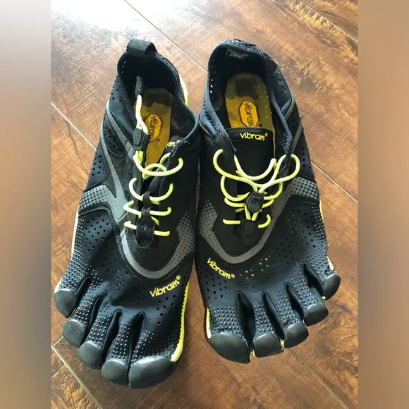 Vibram Men's Black and Yellow Shoes FiveFingers V-Run Size 9-91/2