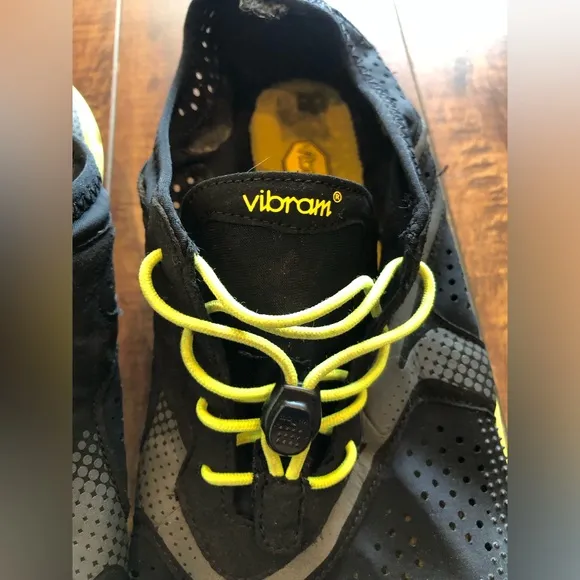 Vibram Men's Black and Yellow Shoes FiveFingers V-Run Size 9-91/2