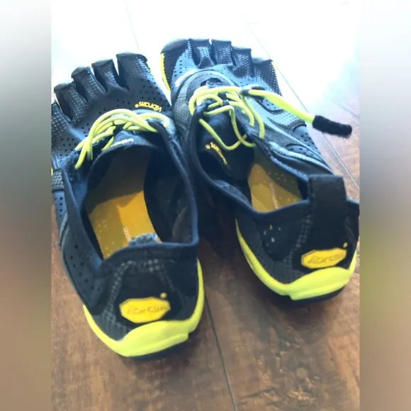 Vibram Men's Black and Yellow Shoes FiveFingers V-Run Size 9-91/2