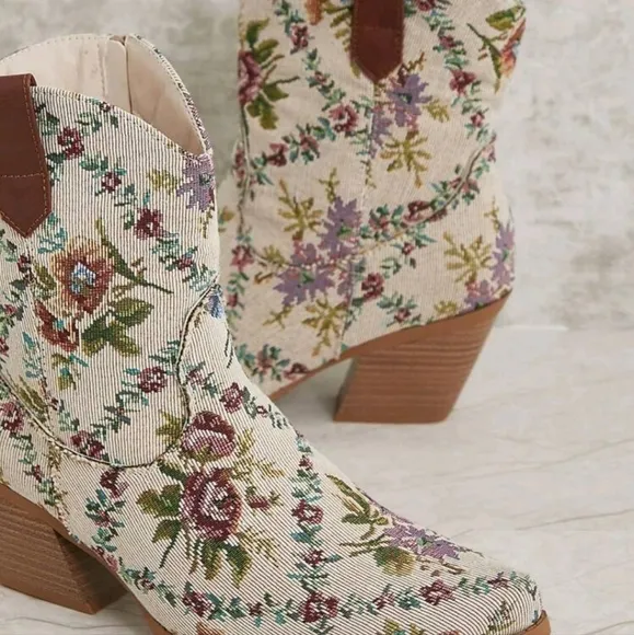 Western Embroidered Snip Toe Block Heel Short Nub Floral Print Cowboys Boots