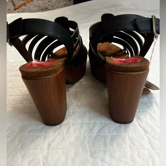White Mountain Alliance black block heel sandal Excellent nwt