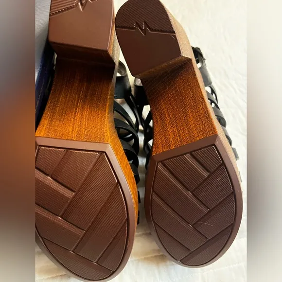 White Mountain Alliance black block heel sandal Excellent nwt