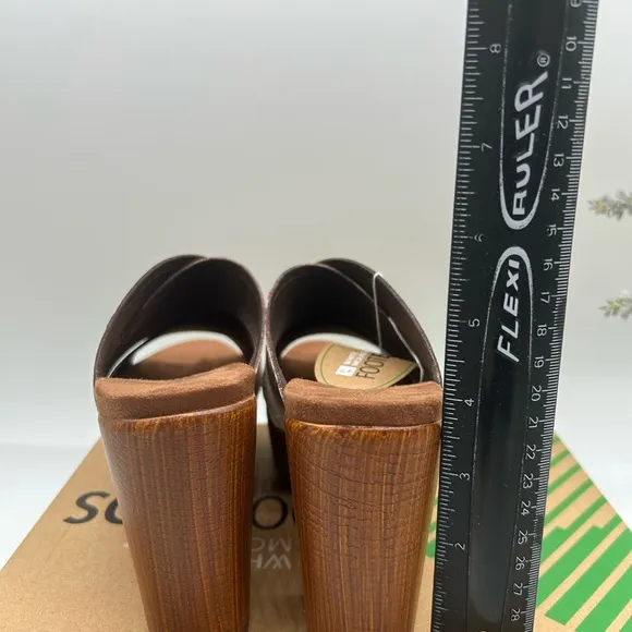 WHITE MOUNTAIN women’s Alive Platform wooden block Slide Sandal in white 7.5