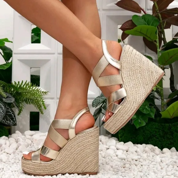Women Fashionable And Comfortable Gold Round Toe Sandals,With Crossed Elastic