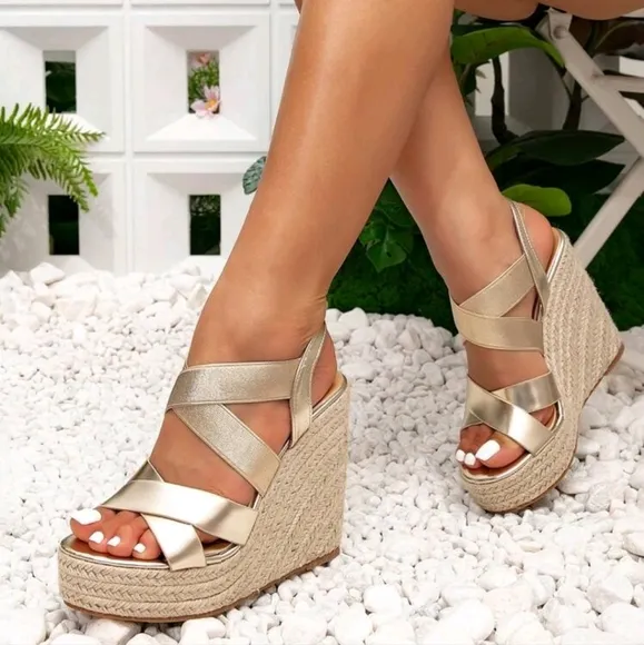 Women Fashionable And Comfortable Gold Round Toe Sandals,With Crossed Elastic