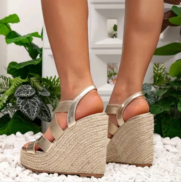 Women Fashionable And Comfortable Gold Round Toe Sandals,With Crossed Elastic