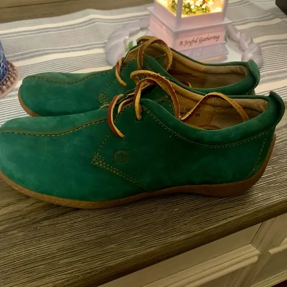 Womens Born Green Nubuck Leather Lace Up Shoes NWOB