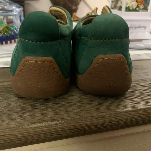 Womens Born Green Nubuck Leather Lace Up Shoes NWOB
