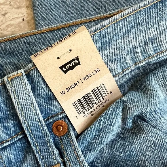Women’s Levi 501s (W30, L30)
