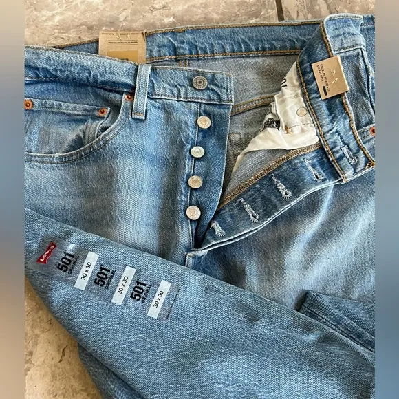 Women’s Levi 501s (W30, L30)