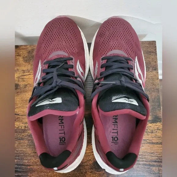 Womens Saucony Triumph 20 Running Shoes Size 9 Sundown/Rose