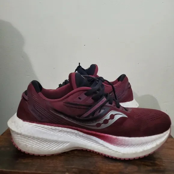 Womens Saucony Triumph 20 Running Shoes Size 9 Sundown/Rose