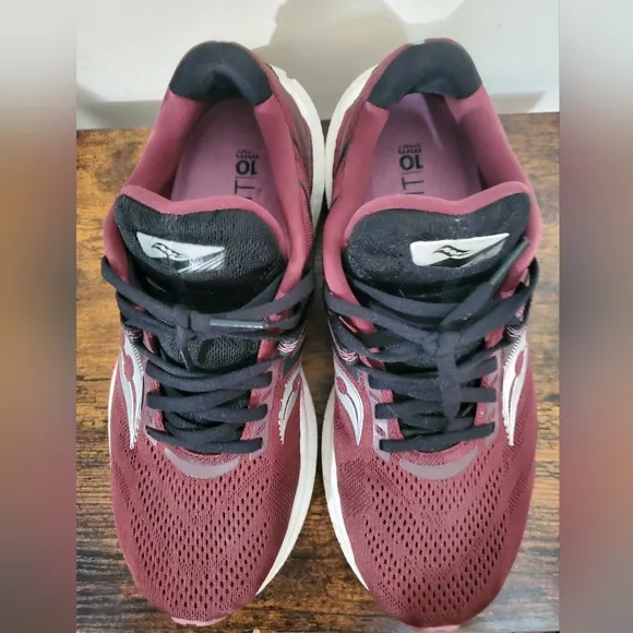 Womens Saucony Triumph 20 Running Shoes Size 9 Sundown/Rose