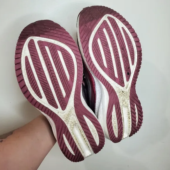 Womens Saucony Triumph 20 Running Shoes Size 9 Sundown/Rose