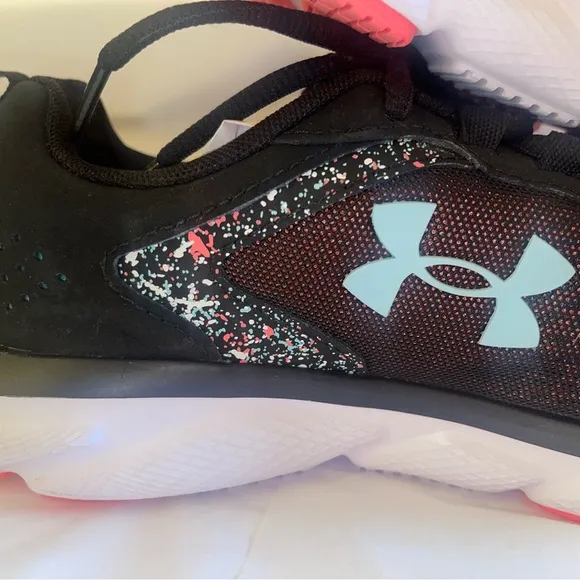 Women’s Under Armour Charged Assert Paint Splatter Sneaker - Size 7.5 Med.