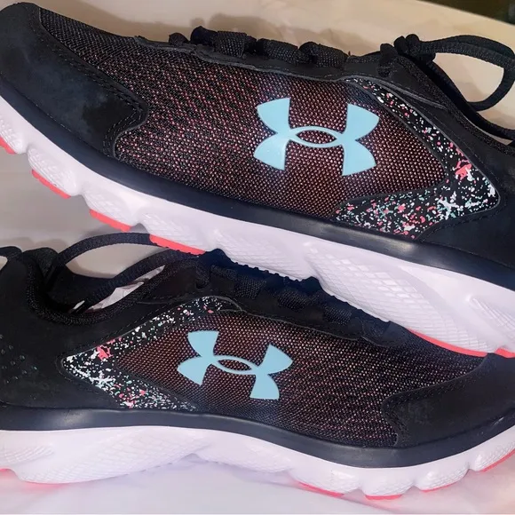 Women’s Under Armour Charged Assert Paint Splatter Sneaker - Size 7.5 Med.