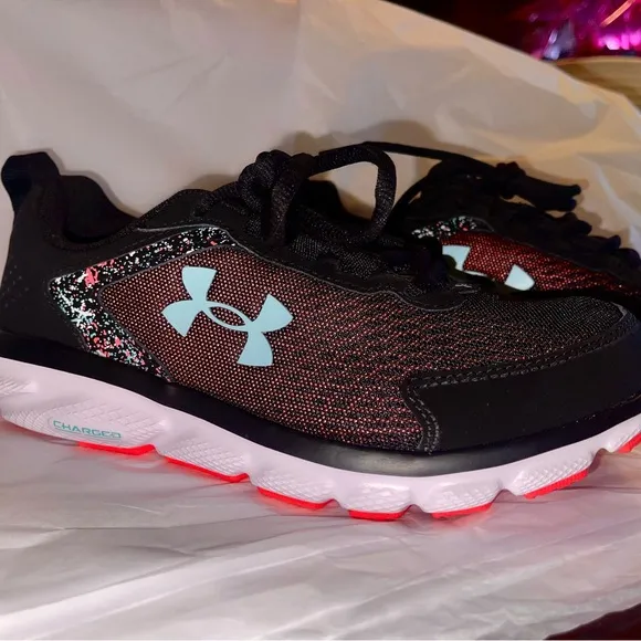 Women’s Under Armour Charged Assert Paint Splatter Sneaker - Size 7.5 Med.