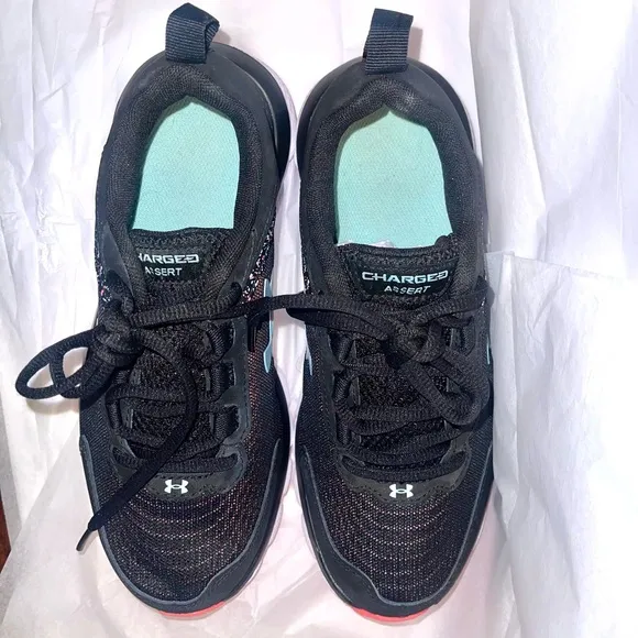 Women’s Under Armour Charged Assert Paint Splatter Sneaker - Size 7.5 Med.