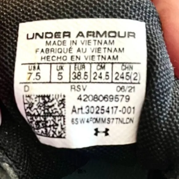 Women’s Under Armour Charged Assert Paint Splatter Sneaker - Size 7.5 Med.