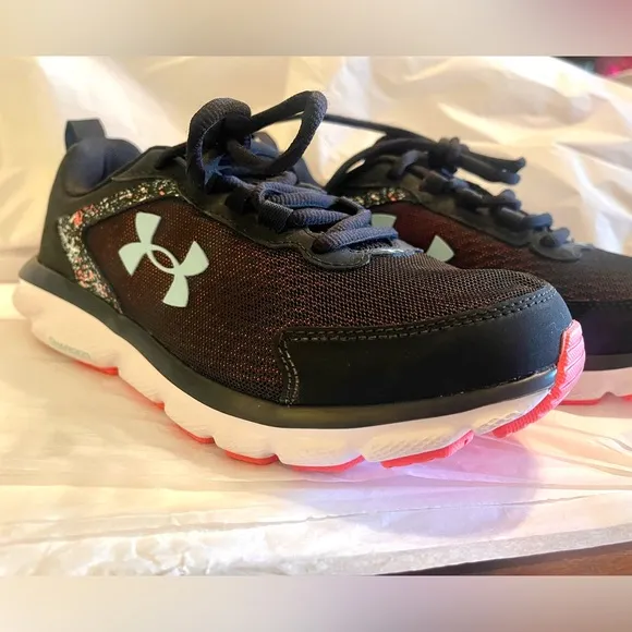 Women’s Under Armour Charged Assert Paint Splatter Sneaker - Size 7.5 Med.