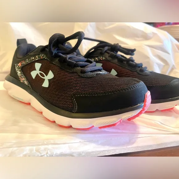 Women’s Under Armour Charged Assert Paint Splatter Sneaker - Size 7.5 Med.