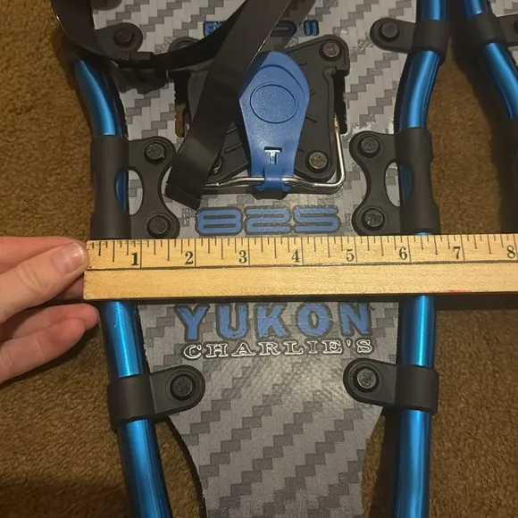 Yukon Charlie's Mountain Profile 825 blue Black Snowshoes with Carrying Bag