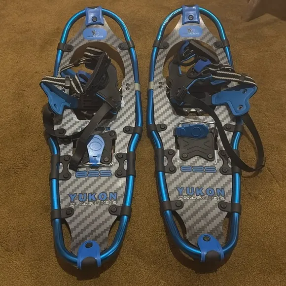 Yukon Charlie's Mountain Profile 825 blue Black Snowshoes with Carrying Bag