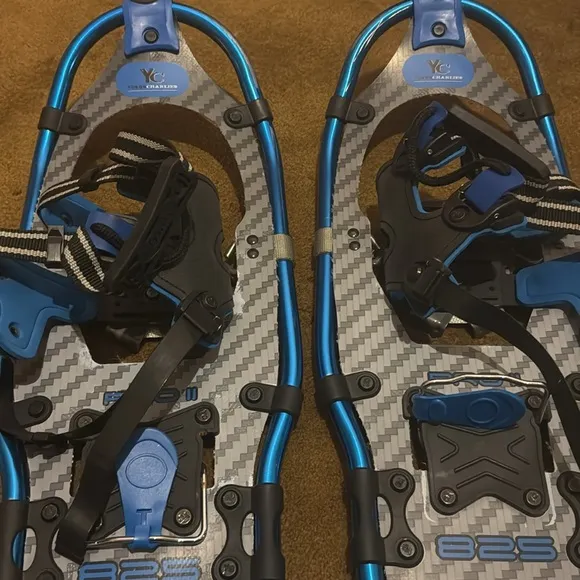 Yukon Charlie's Mountain Profile 825 blue Black Snowshoes with Carrying Bag